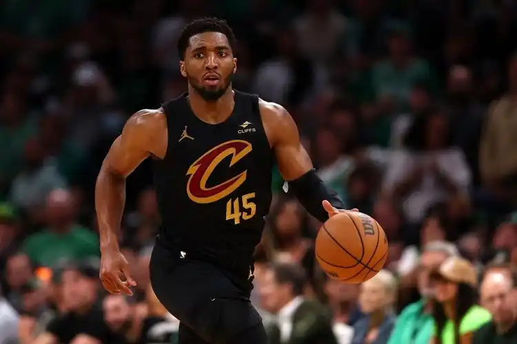 爵士队内讧传闻终结，米切尔再度披挂