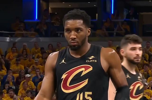 步行者客场不敌爵士：米切尔率队取胜