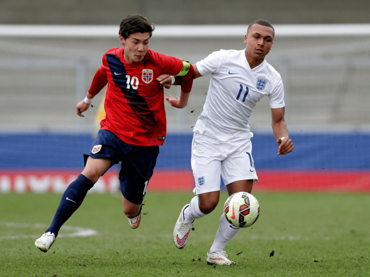 开云体育官网-秘鲁球员表现出色，赢得球迷喝彩