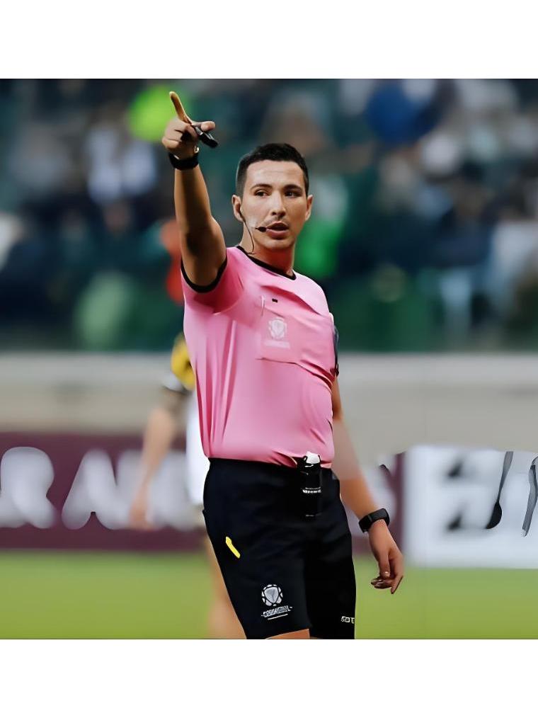 秘鲁球员表现出色,赢得球迷喝彩 秘鲁球员表现出色,赢得球迷喝彩