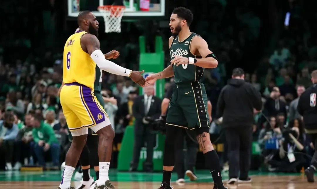 湖人主场击败凯尔特人保持不败