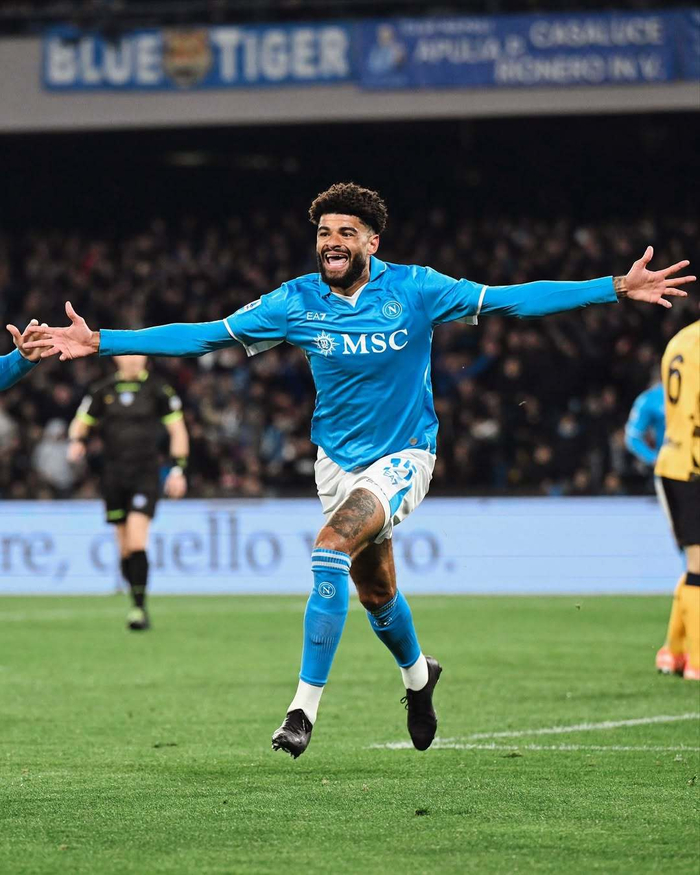 那不勒斯主场大胜国际米兰,士气大振 那不勒斯主场大胜国际米兰,士气大振