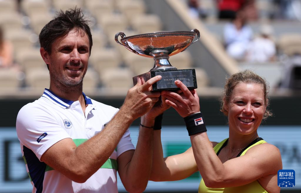 拉沃尔杯鏖战法网,西西帕斯点燃赛场的简单介绍 拉沃尔杯鏖战法网,西西帕斯点燃赛场的简单介绍