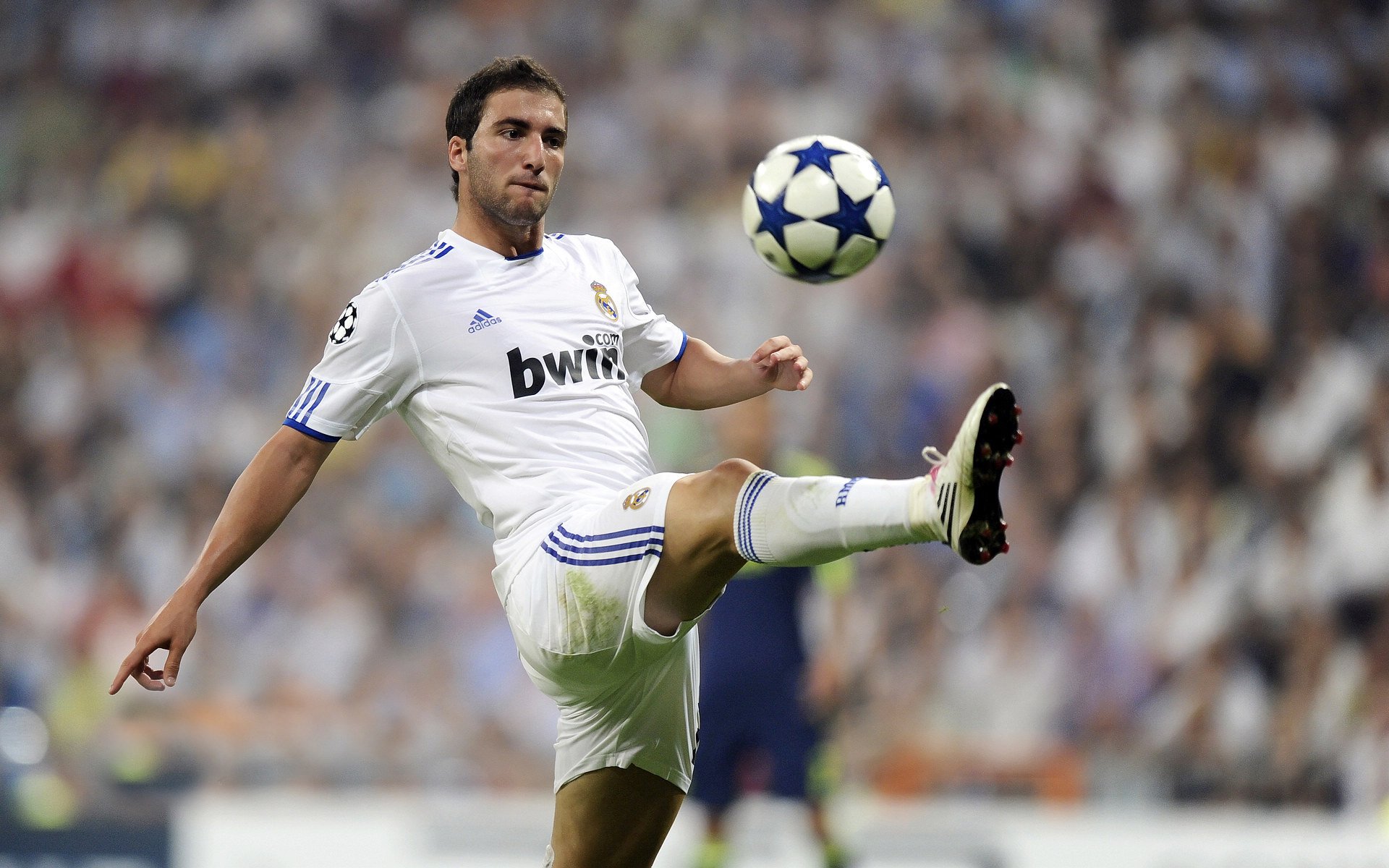 篮球大脑，足球脚步，当克莱的投射变成英超射门的精准艺术