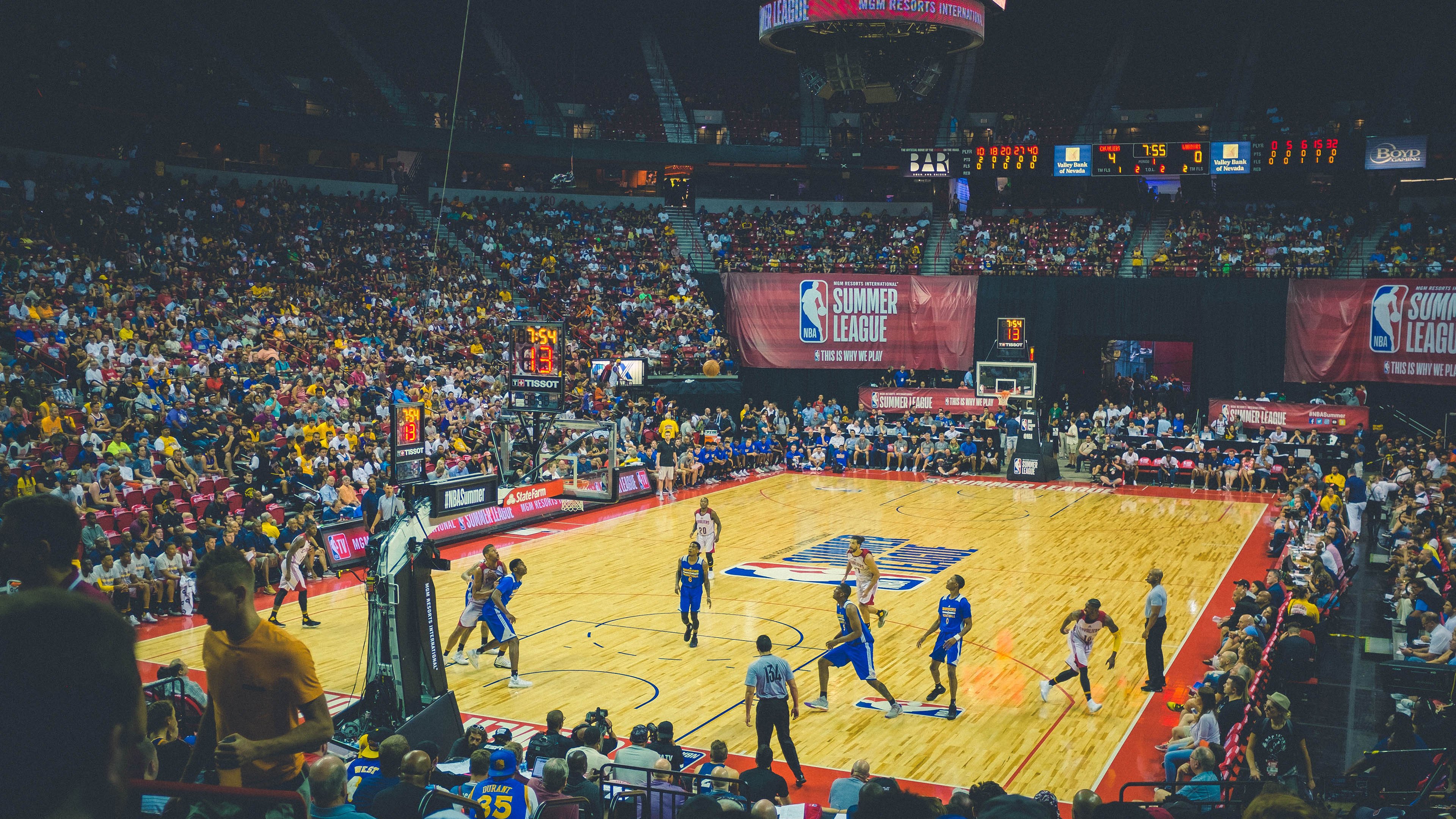 范弗利特如精密手术刀持续制造杀伤，山西队则化身狂野洪峰冲垮奇才防线